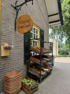 Verse producten bij de boerderijwinkel Bronlaak